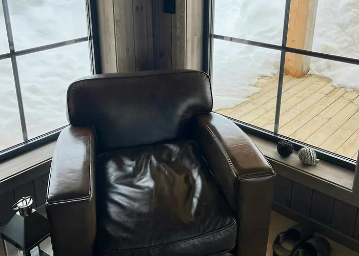 Nature-close By The Water *